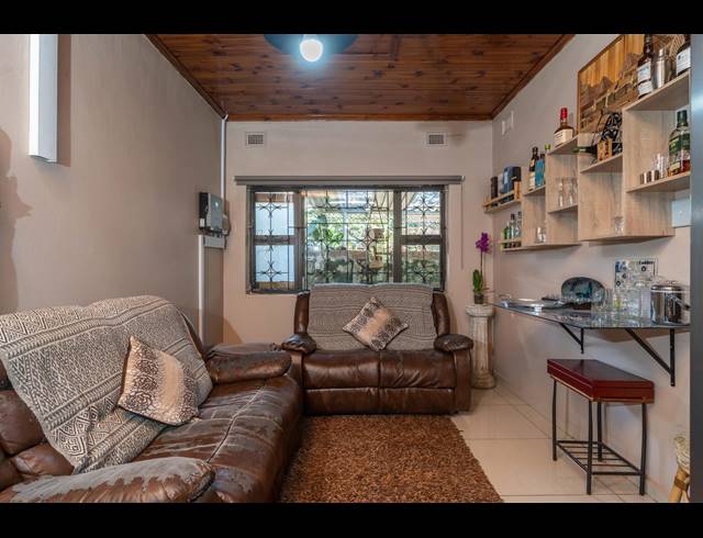5 BEDROOM HOUSE FOR SALE IN RESERVOIR HILLS